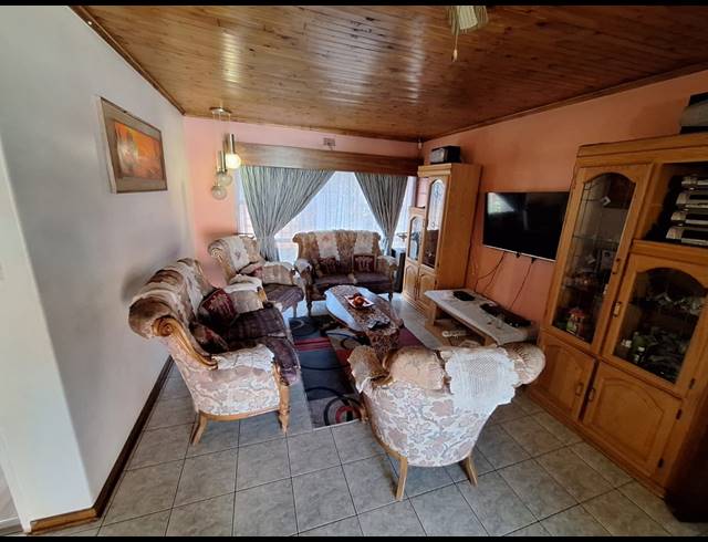 3 BEDROOM HOUSE FOR SALE IN VANDERBIJLPARK SE 7